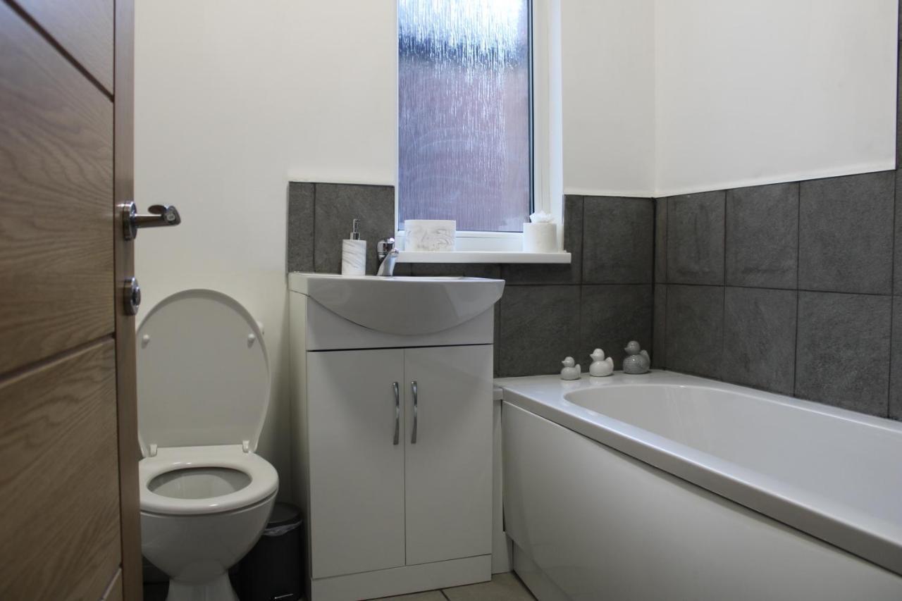 Beautiful, Spacious, Old Trafford Home Manchester Bagian luar foto