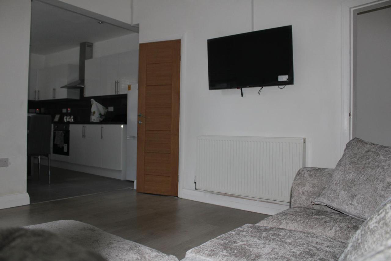 Beautiful, Spacious, Old Trafford Home Manchester Bagian luar foto
