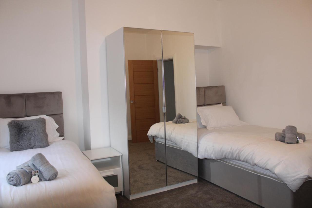 Beautiful, Spacious, Old Trafford Home Manchester Bagian luar foto
