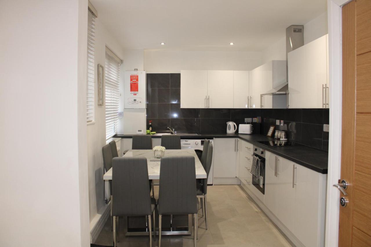 Beautiful, Spacious, Old Trafford Home Manchester Bagian luar foto