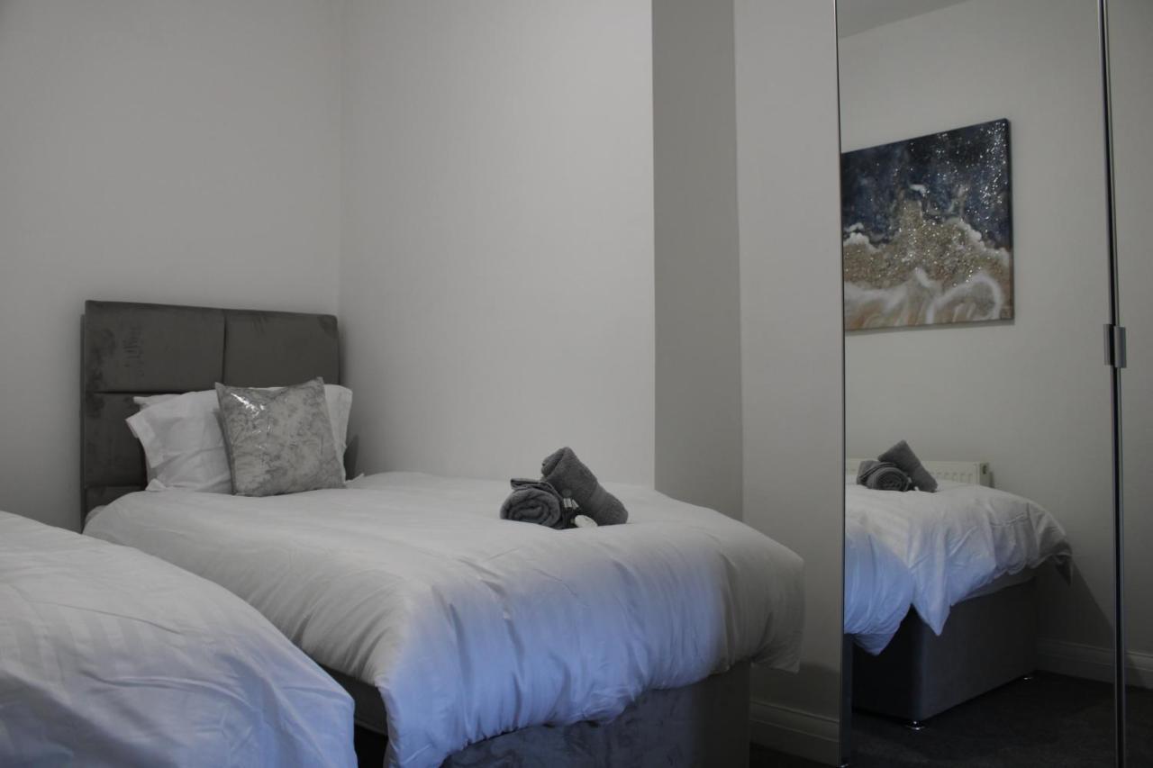 Beautiful, Spacious, Old Trafford Home Manchester Bagian luar foto