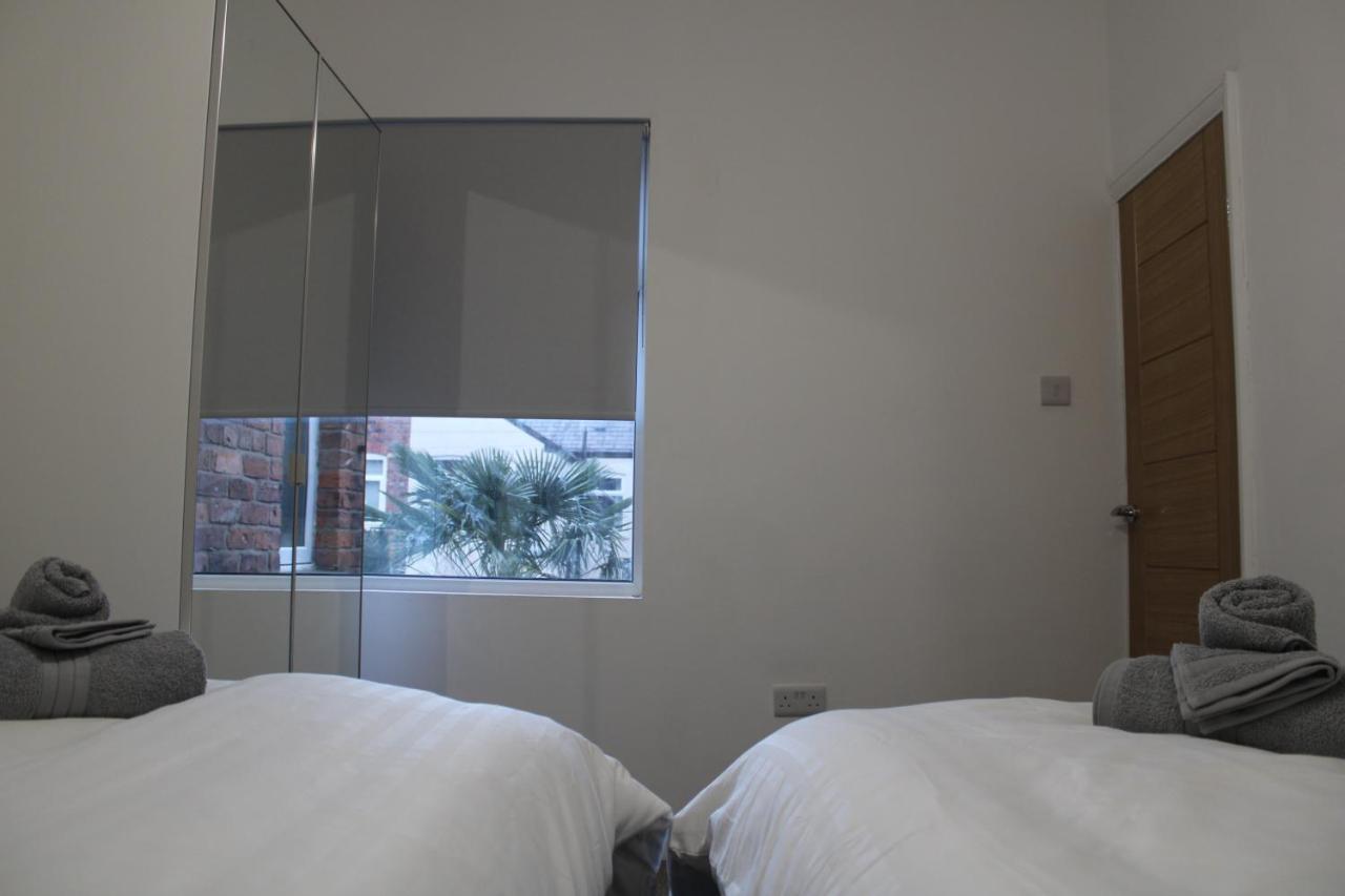 Beautiful, Spacious, Old Trafford Home Manchester Bagian luar foto