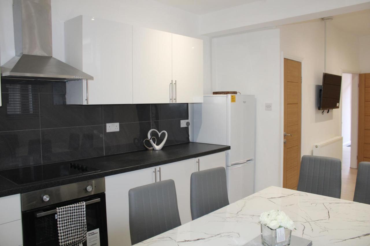 Beautiful, Spacious, Old Trafford Home Manchester Bagian luar foto