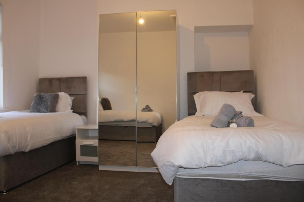 Beautiful, Spacious, Old Trafford Home Manchester Bagian luar foto